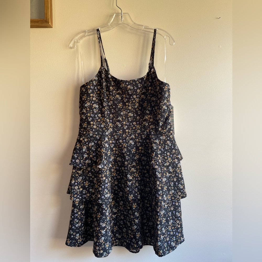 Brand new, never warn. Size XL but runs more like size L.